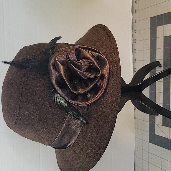 Nicole Marciano Brown‎ Wool Felt Coche/Bucket Hat Satin Ribbon Feather NWOT main image 4
